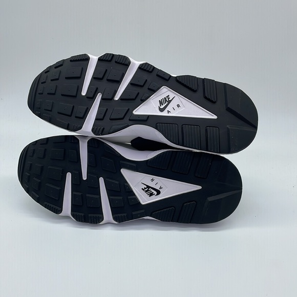 Nike Air Huarache Athletic Running Shoes Black White DD1068–001 - Picture 6 of 6